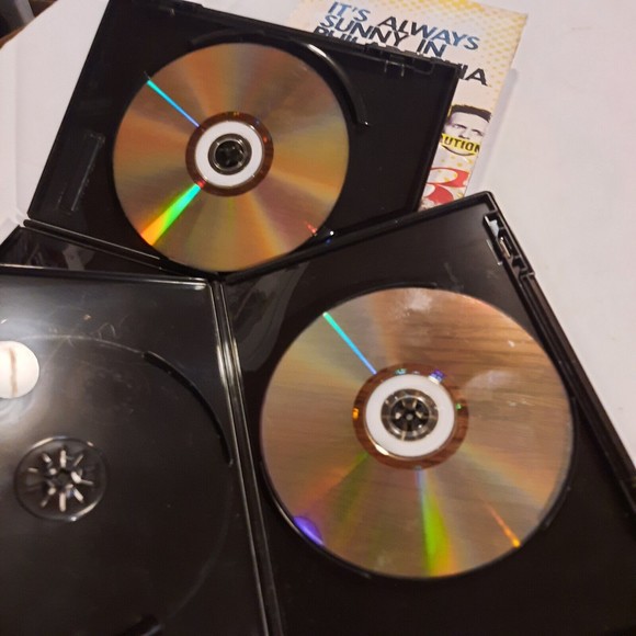 It's Always Sunny in Philadelphia: Complete Seasons 1, 2 and 3 DVD - Picture 6 of 8